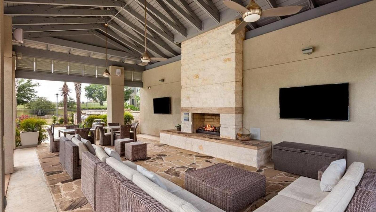 Landing At The Green At Plum Creek - 2 Bedrooms In Kyle Exterior photo